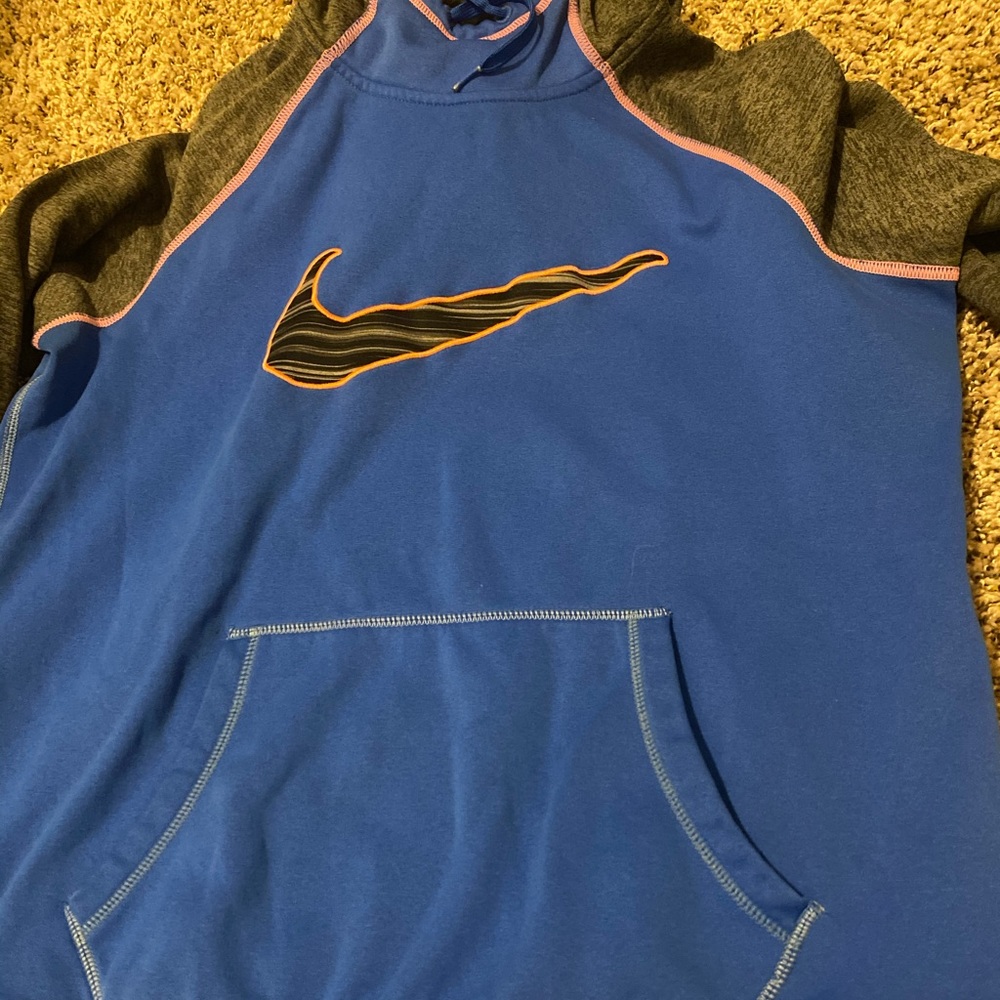 Women’s Nike sweatshirt